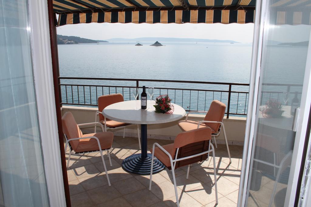 Apartments Villa Marija Seget Vranjica Quarto foto