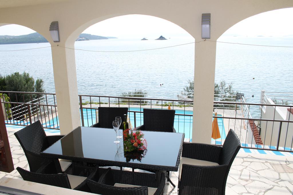 Apartments Villa Marija Seget Vranjica Quarto foto