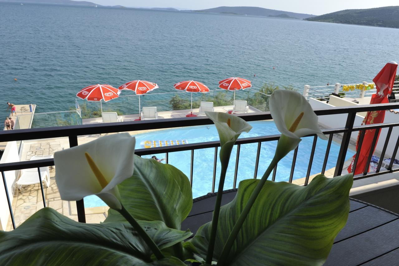 Apartments Villa Marija Seget Vranjica Quarto foto