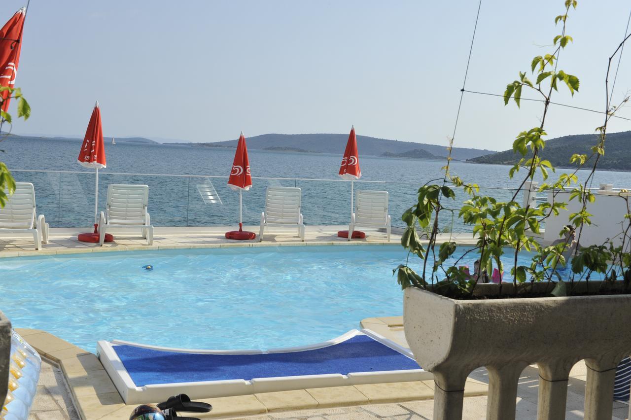 Apartments Villa Marija Seget Vranjica Quarto foto